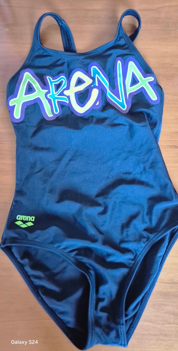 Bañador Arena niña talla 10