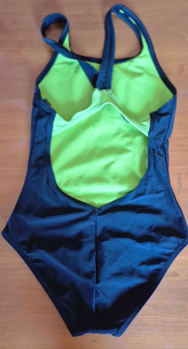 Bañador Arena niña talla 10