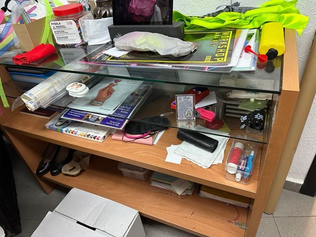 Mueble expositor madera-cristal
