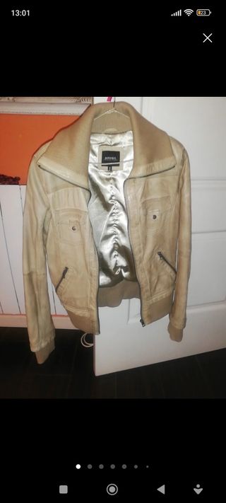 Cazadora Bershka piel beige M