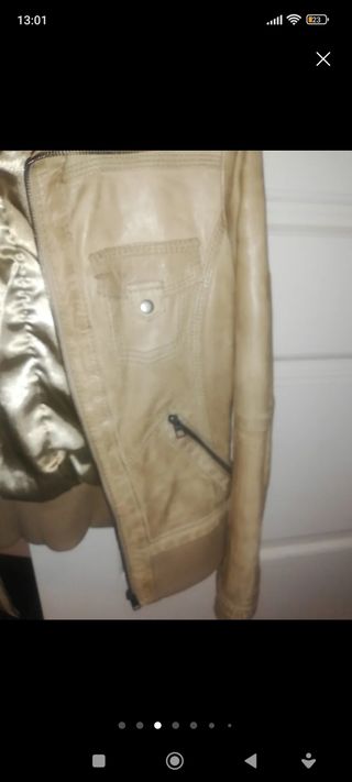 Cazadora Bershka piel beige M