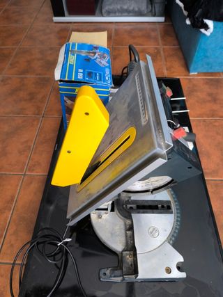 Fresadora Kinzo 650W y ingletadora funcional