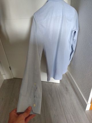 Camisa azul hombre