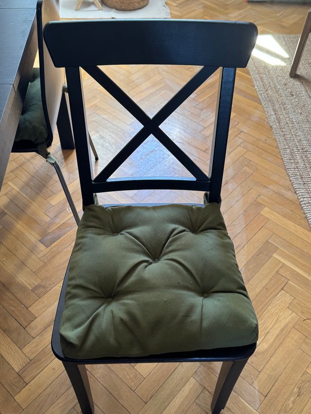 Mesa extensible negra + 5 sillas