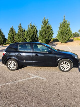 Opel Astra 1.7 CDTI, con etiqueta "B" amarilla 