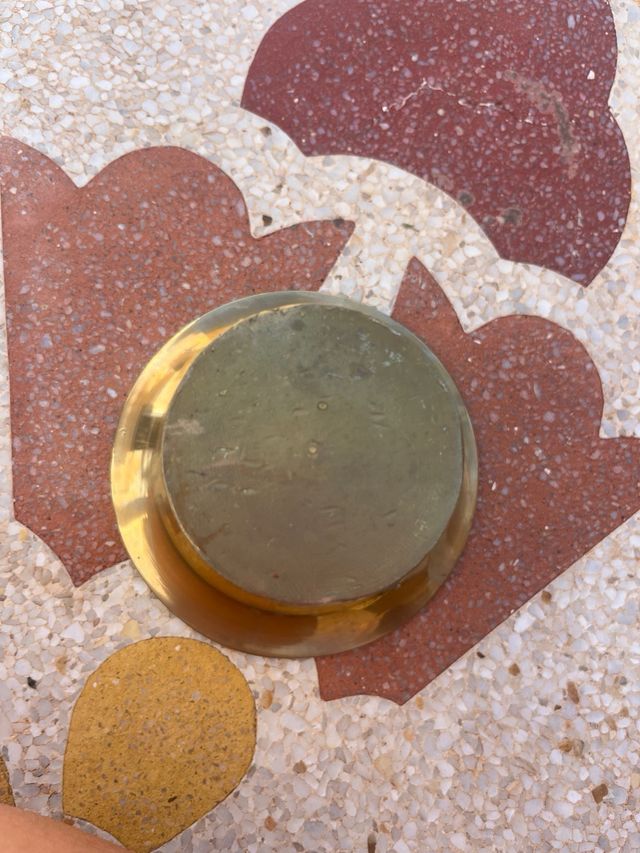 Mortero de latón antiguo