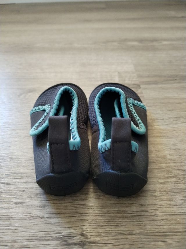 Nuevas - Zapatillas bebé velcro
