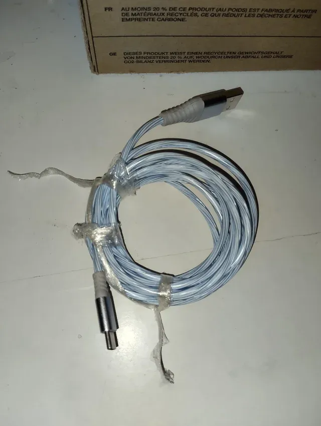 Cable USB-C a USB azul luces