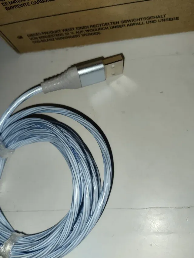 Cable USB-C a USB azul luces