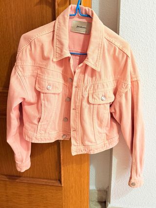 Cazadora vaquera rosa Stradivarius
