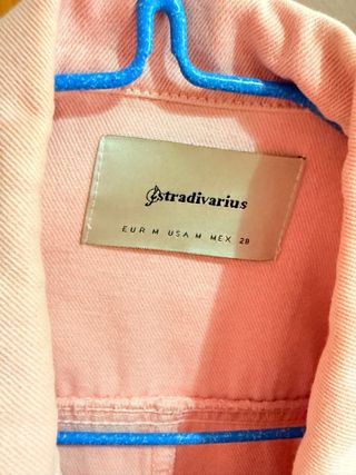Cazadora vaquera rosa Stradivarius