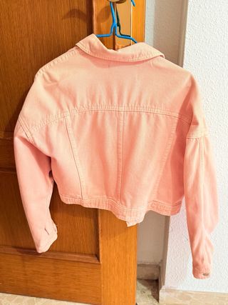Cazadora vaquera rosa Stradivarius