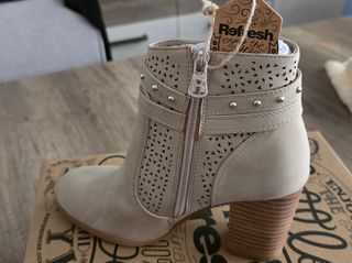 Botines Refresh beige, talla 35
