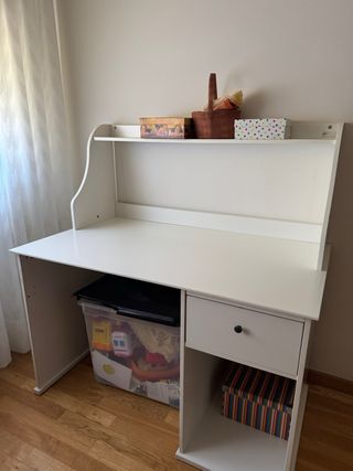 Escritorio infantil blanco - Estantería y cajón