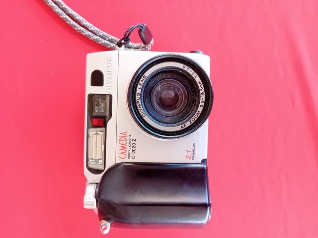 Olympus Camedia C-2020Z - 2.1MP