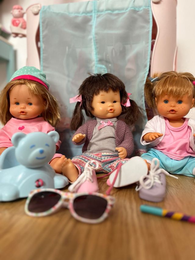 3 Muñecas Nenuco + armario- cambiador + Accesorios