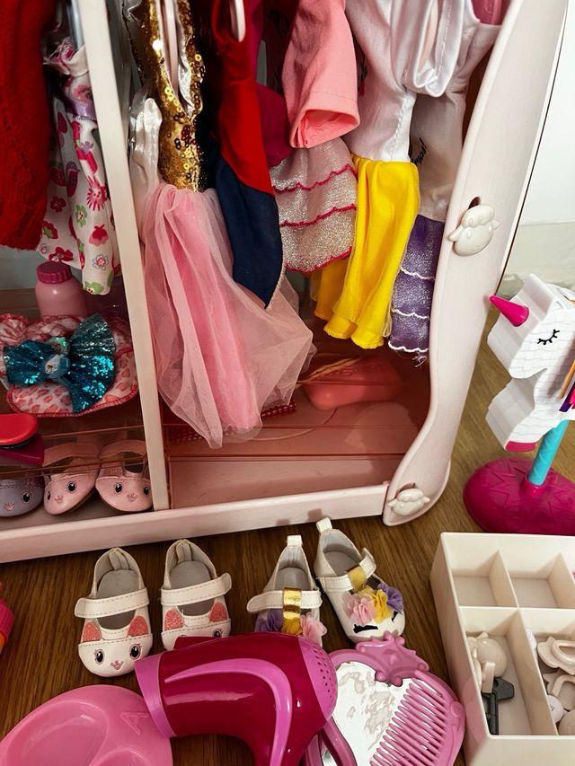 3 Muñecas Nenuco + armario- cambiador + Accesorios