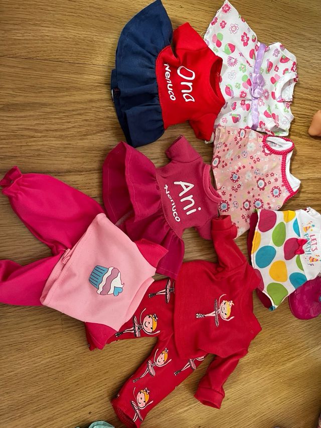 3 Muñecas Nenuco + armario- cambiador + Accesorios