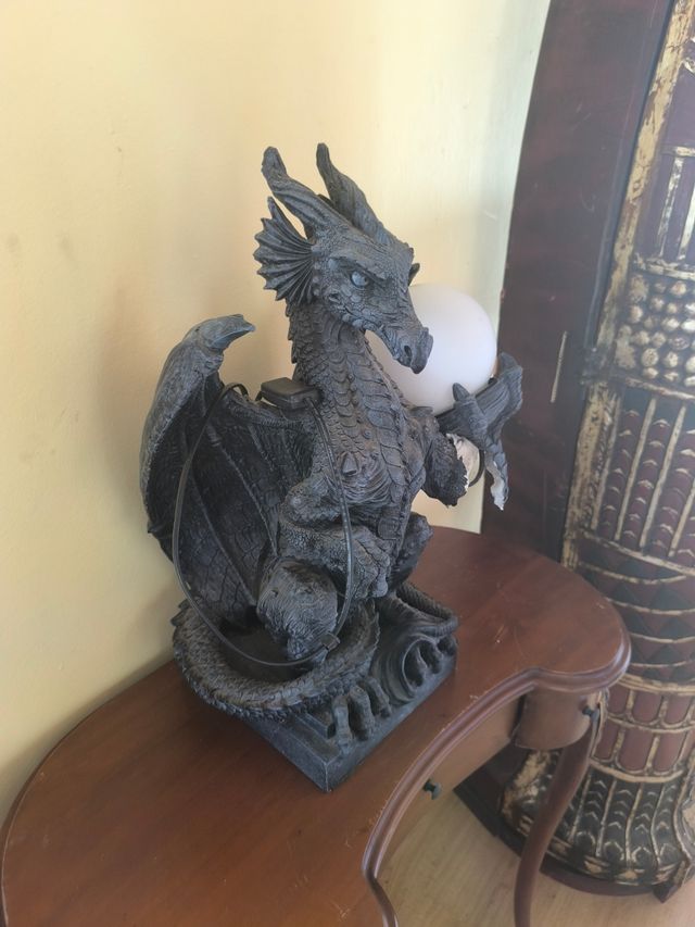 Lámpara dragón gótica