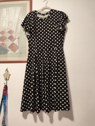 Vestidos lunares blanco y negro
