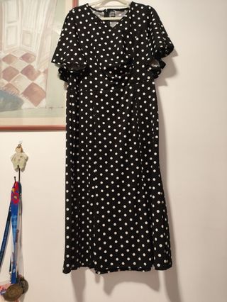 Vestidos lunares blanco y negro