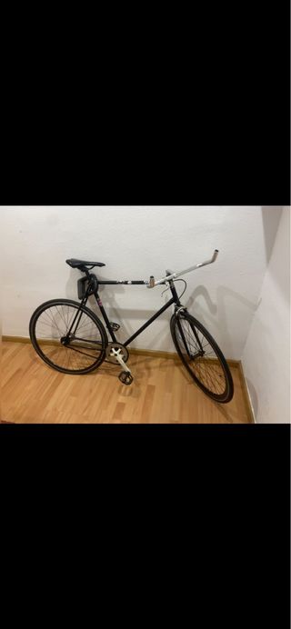 Bicicleta clásica negra