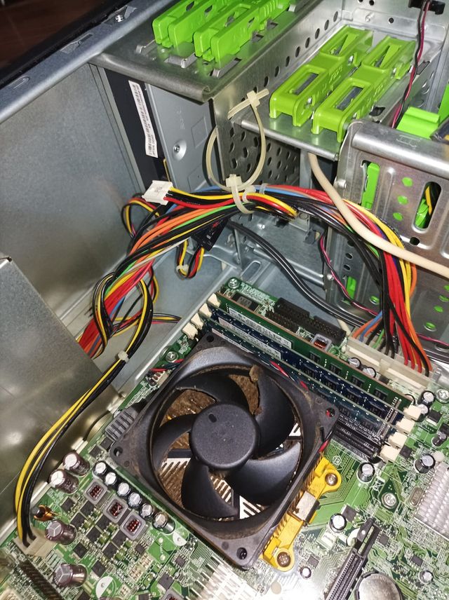 PC Gateway DT series - Intel P8 computer desktop