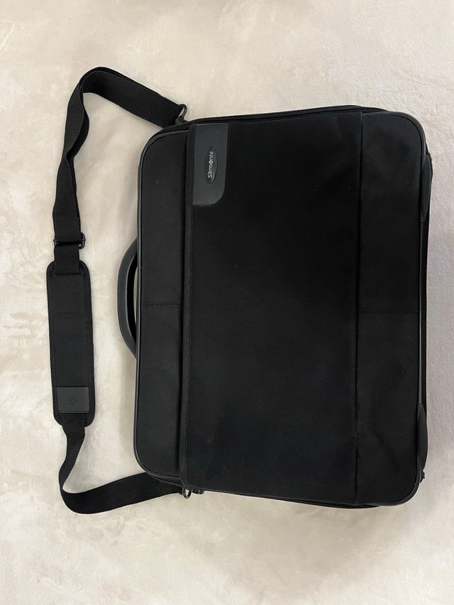 Maletín Samsonite negro