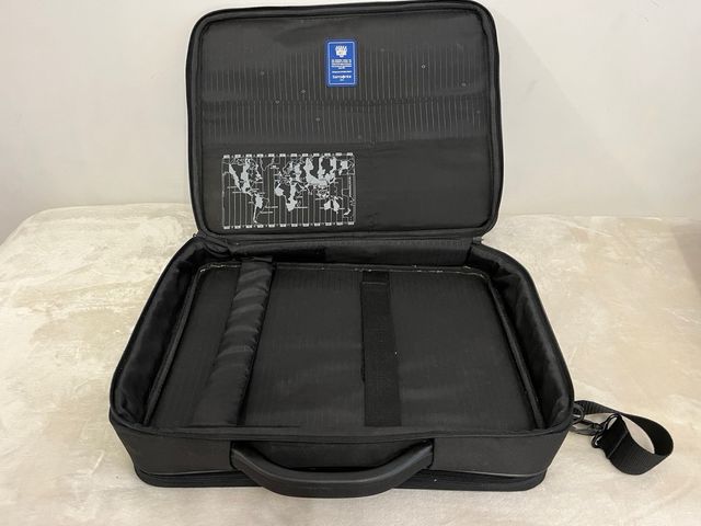 Maletín Samsonite negro