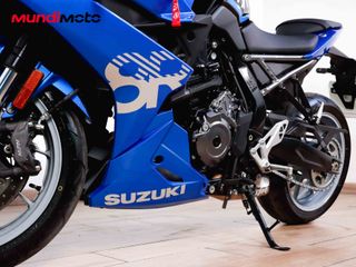 SUZUKI GSX-8R