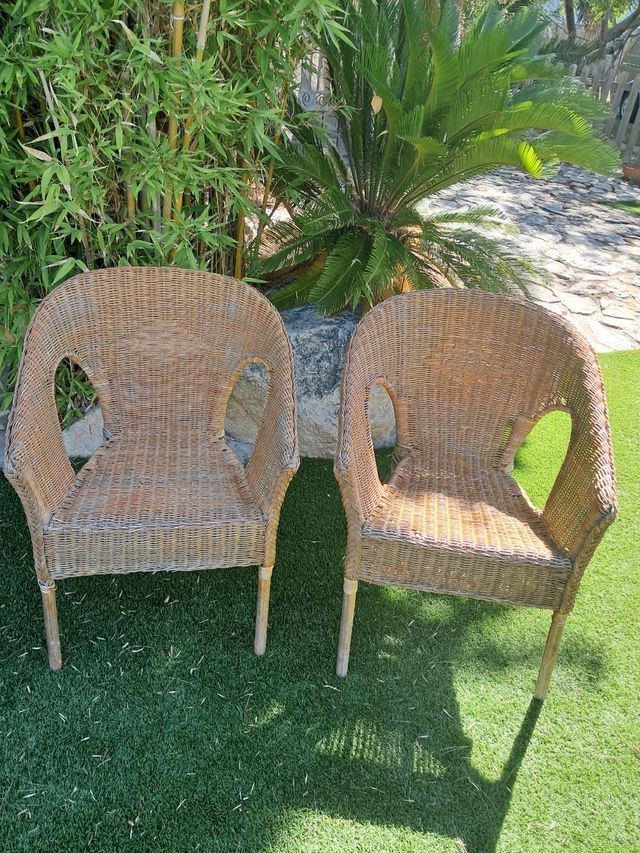 2 Sillas ratán interior o jardín 
Lunes ultimo dia