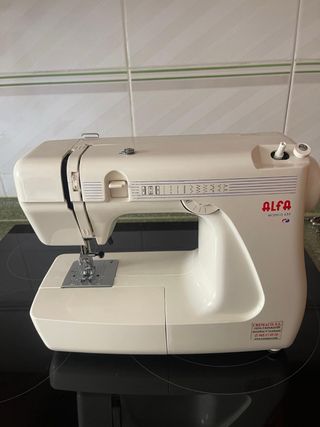 Macchina da cucire ALFA