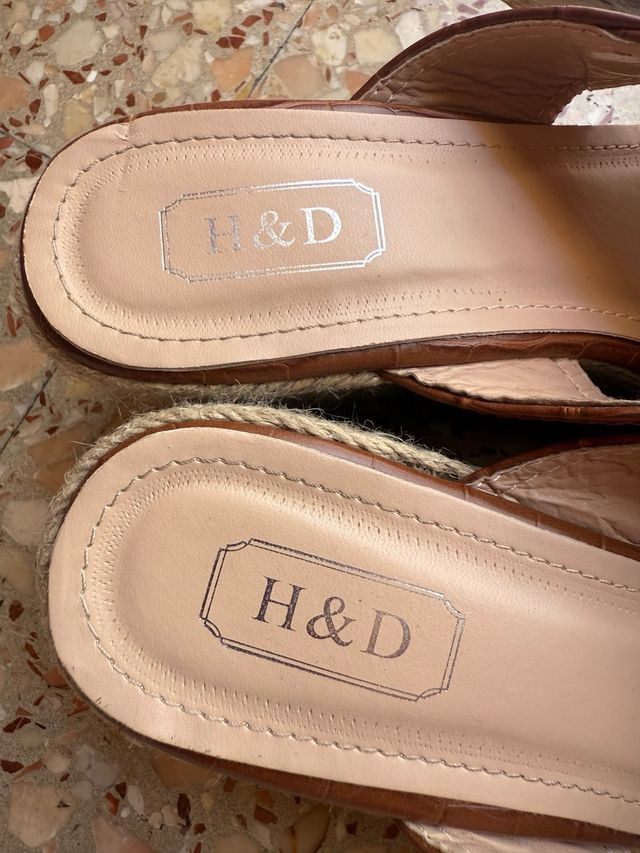 Sandalias cuña H&D marrón