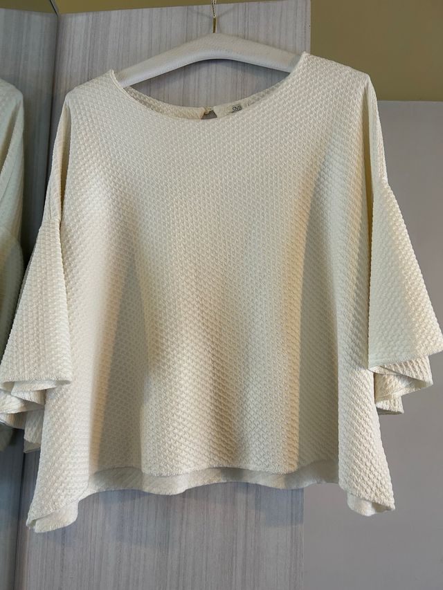 Blusa beige maniche a campana