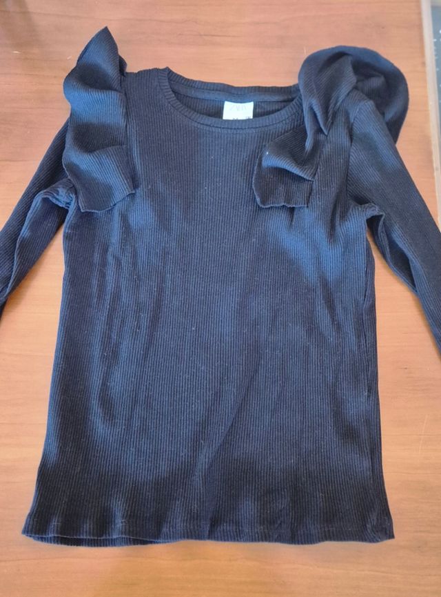 Camiseta negra Zara niña - volantes