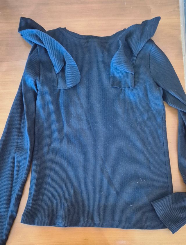 Camiseta negra Zara niña - volantes