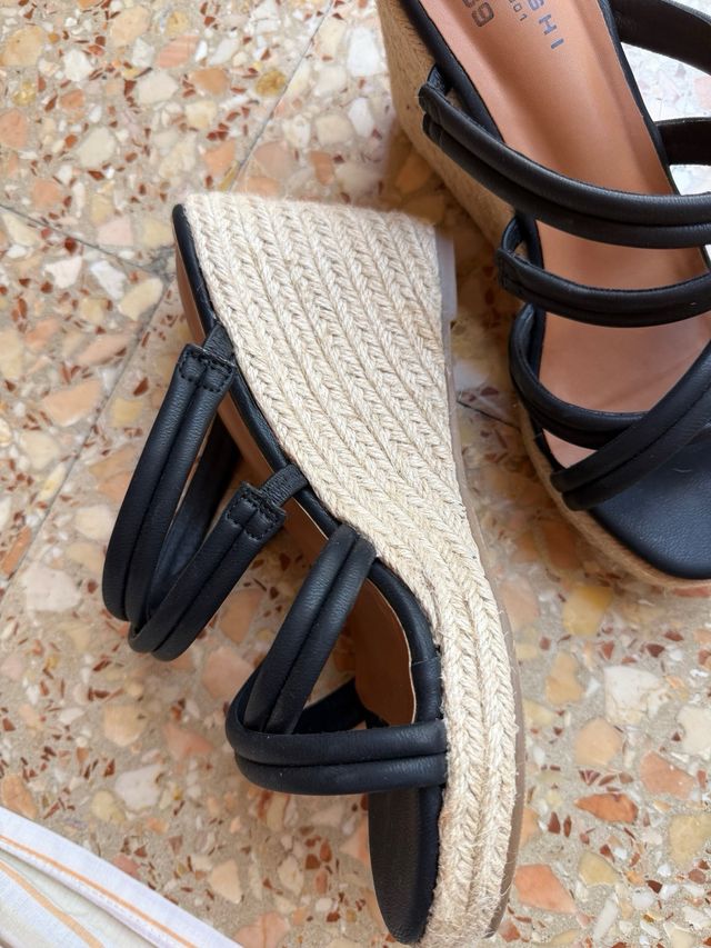 Sandalias KOROSHI negras - talla 39