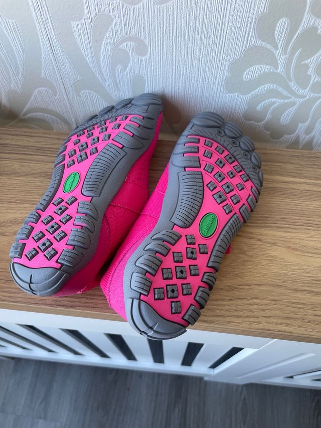 Escarpines talla 32 rosa sin estrenar