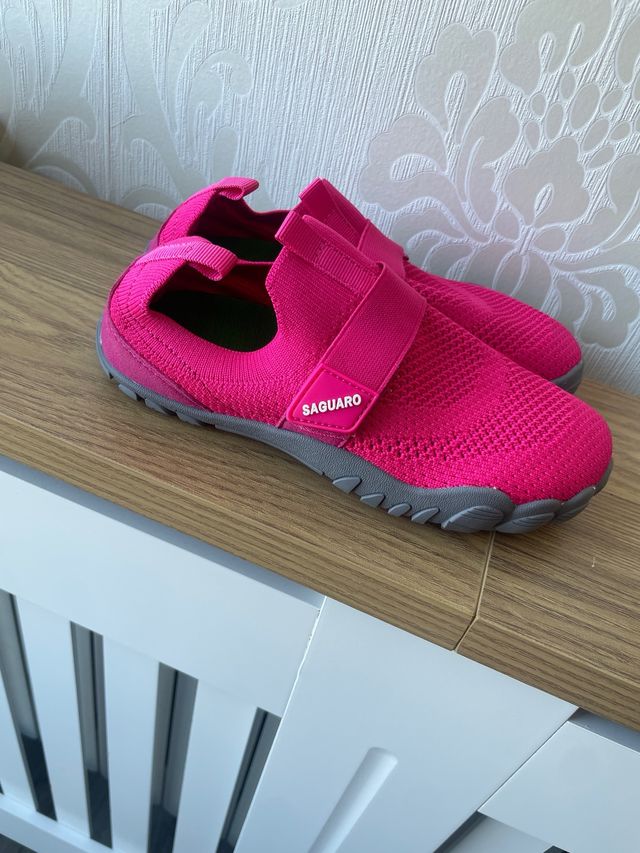 Escarpines talla 32 rosa sin estrenar