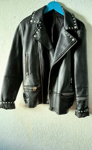 Cazadora negra Zara unisex con tachuelas