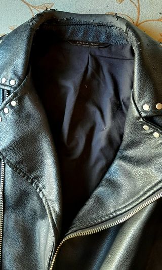 Cazadora negra Zara unisex con tachuelas