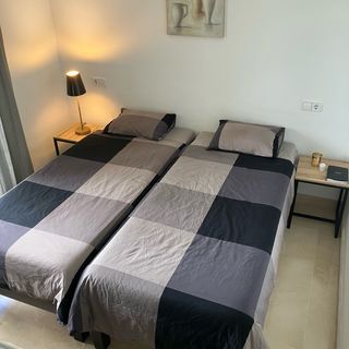 2 Camas completas - Base, colchón, sábanas