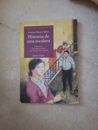Historia De Una Escalera (Clásicos Hispánicos / Hispanic Classics Literature) (Spanish Edition)