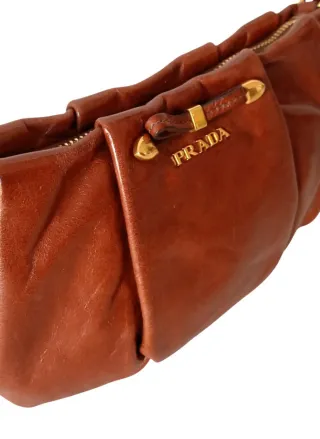 Clutch Prada marrón