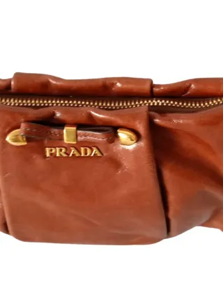 Clutch Prada marrón