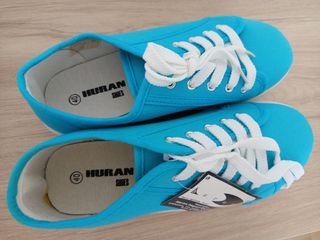 Zapatillas color turquesa Unisex - Talla 40