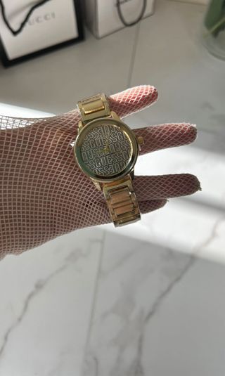 Reloj Guess dorado beige