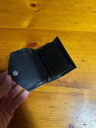 Portafoglio nero compatto
