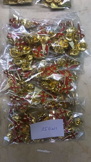 150 Pins Cruz Santiago