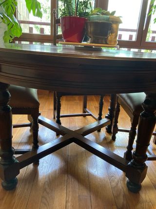 Mesa comedor vintage de madera maciza y 4 sillas. 